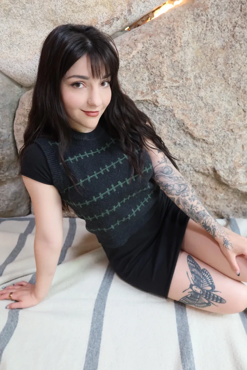 Thumbnail forestfayee's Hot Chicks with Tattoos Greeting: Say Hi!