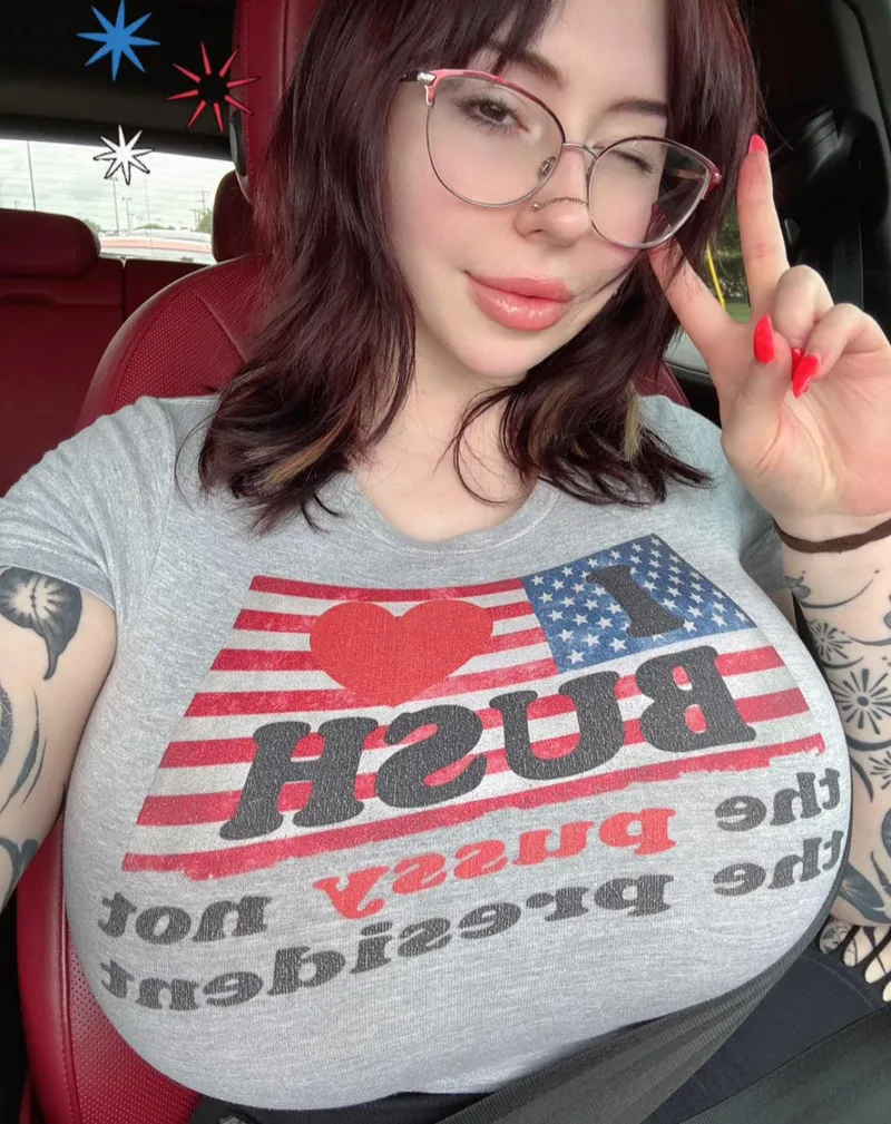 Thumbnail Admiring Opal__orchid's Huge Boobs on 2busty2hide