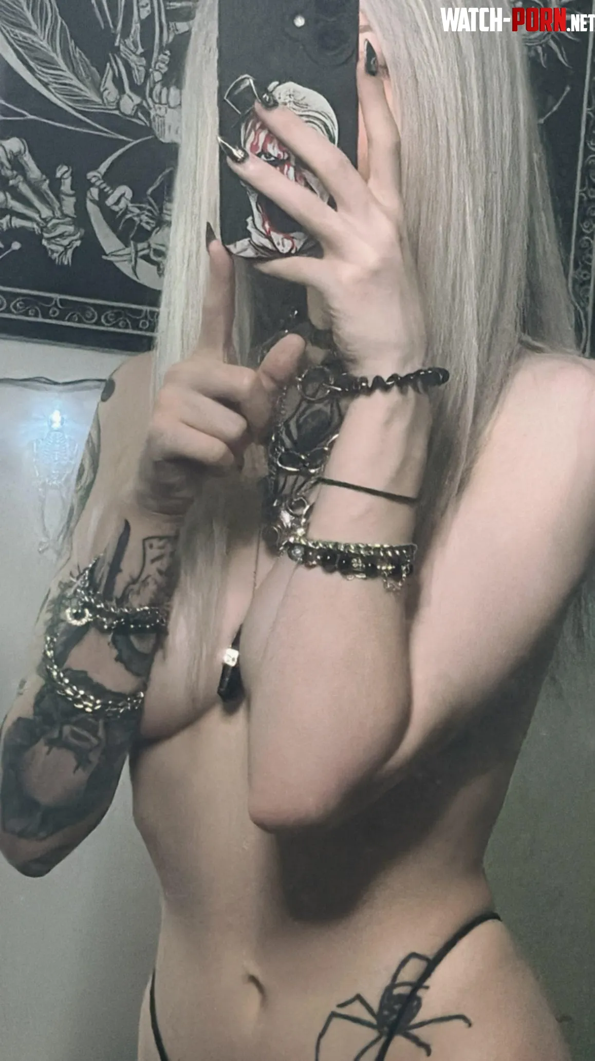 I could be yours by LivingDeadGothh