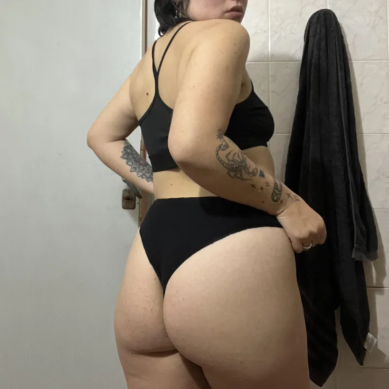 Thumbnail Join Me in the Shower? Author agussecretss | shorthairchicks