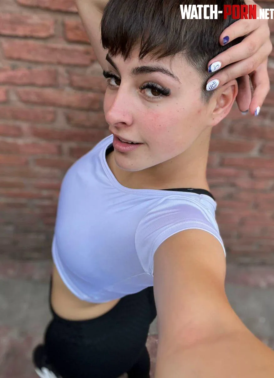 The crop top didn't come to play by Nikkikikiriki