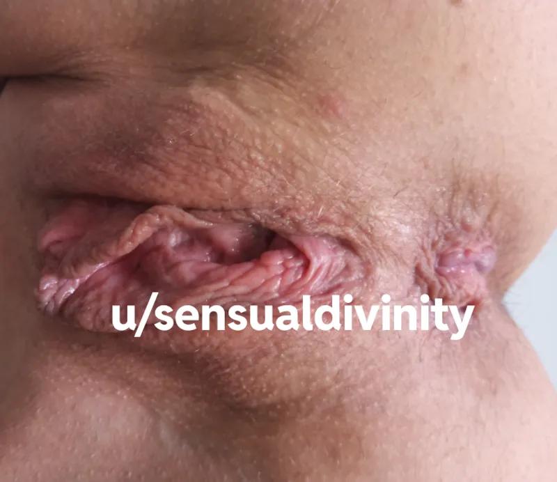 Thumbnail Sensualdivinity Reveals Secrets of a Hungry Hole in HighMileageHoles