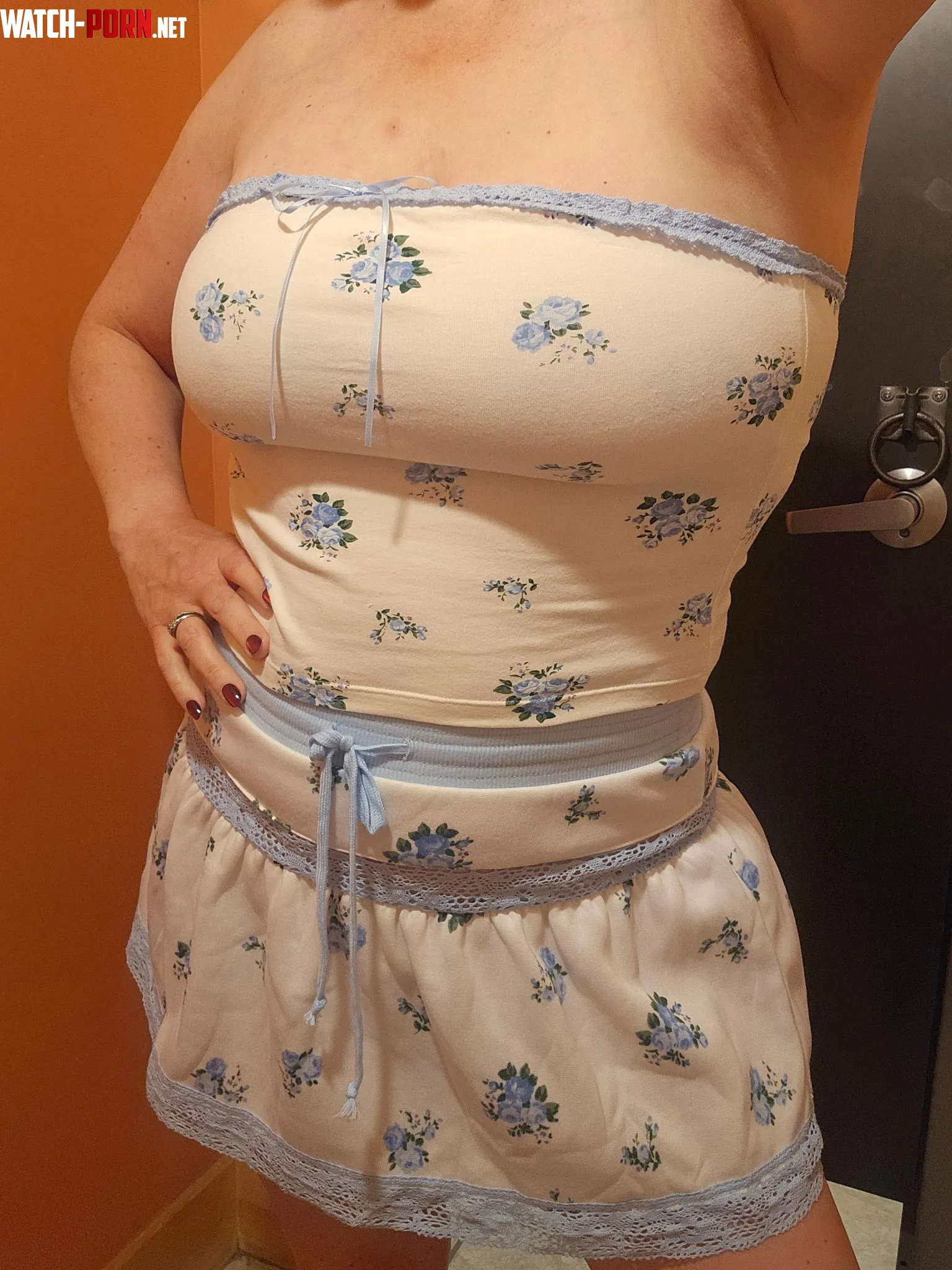 Just trying to be a playful Iowa MILF. by Easterniowahotwife