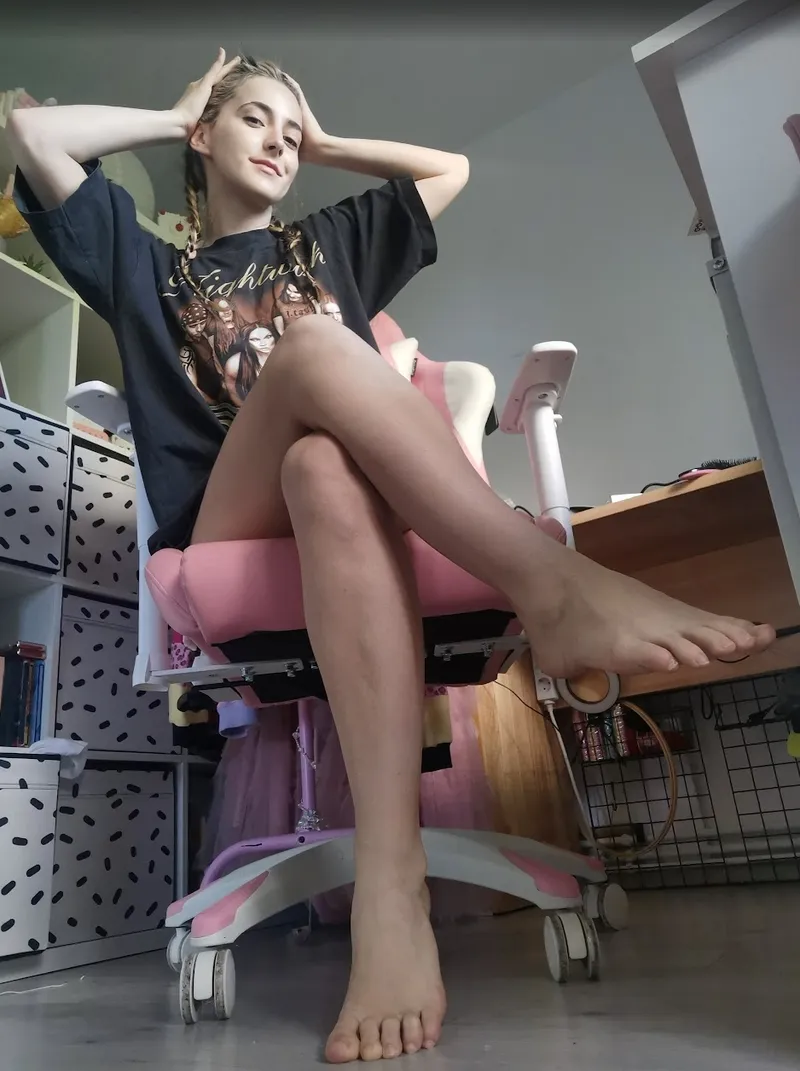 Thumbnail Ready to Take On the World: A Journey with Unstoppable Legs | miremi137