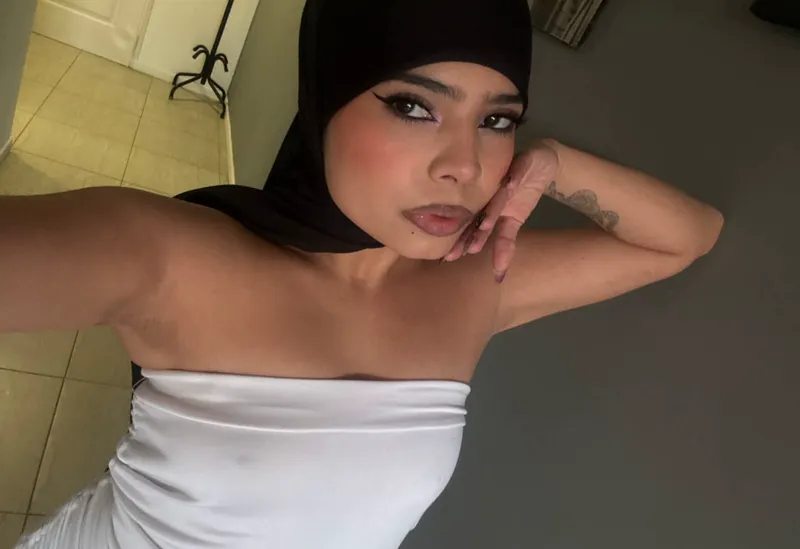 Thumbnail JessyGlow Asks: Shaved or Natural? Armpit Fetish Preference