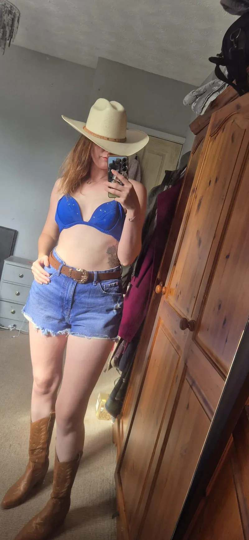 Thumbnail EquineBlake Greets with Love on July 4th | countrygirls