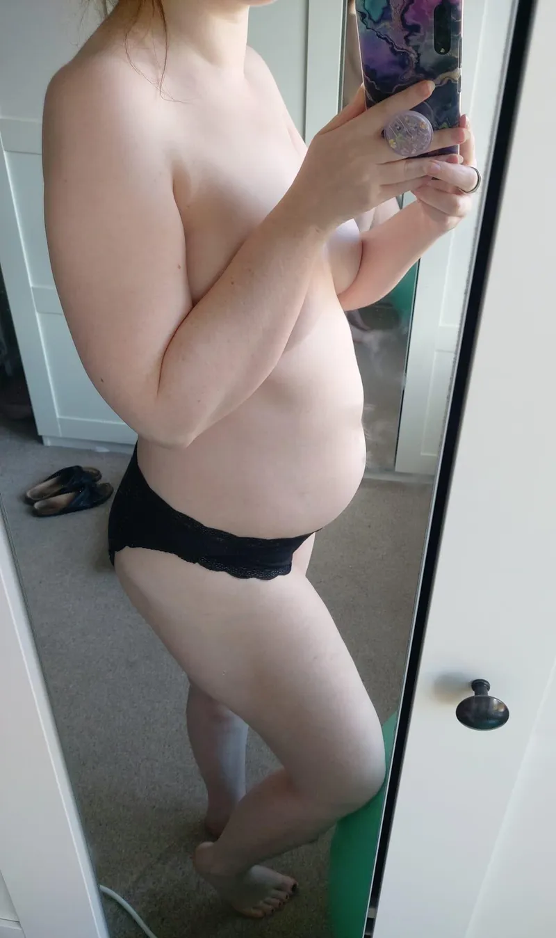 Thumbnail Witness the Journey: Belly Expansion Past 20 Weeks of Pregnancy