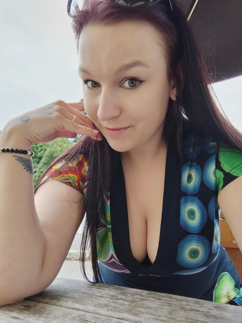 Thumbnail A Beer-Worthy Cleavage Moment | Noriko-san