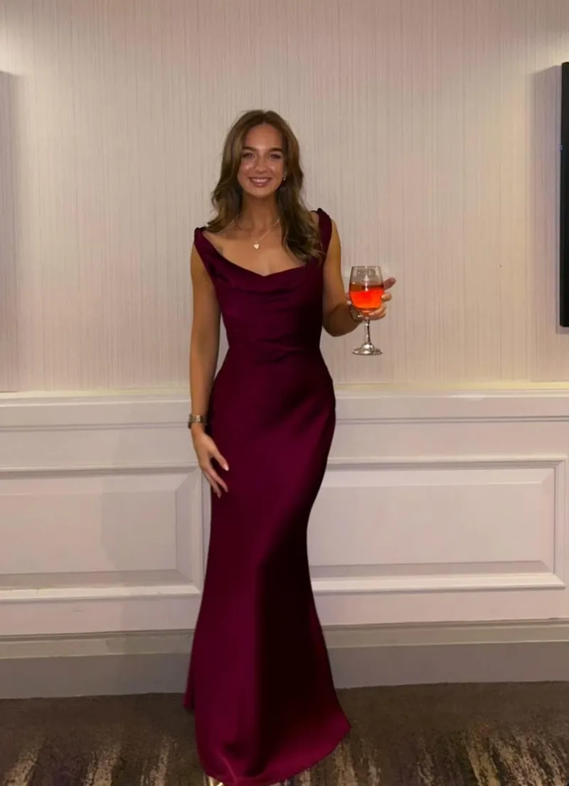 Thumbnail Katie Stuns in a Captivating Tight Dress by squarealloy