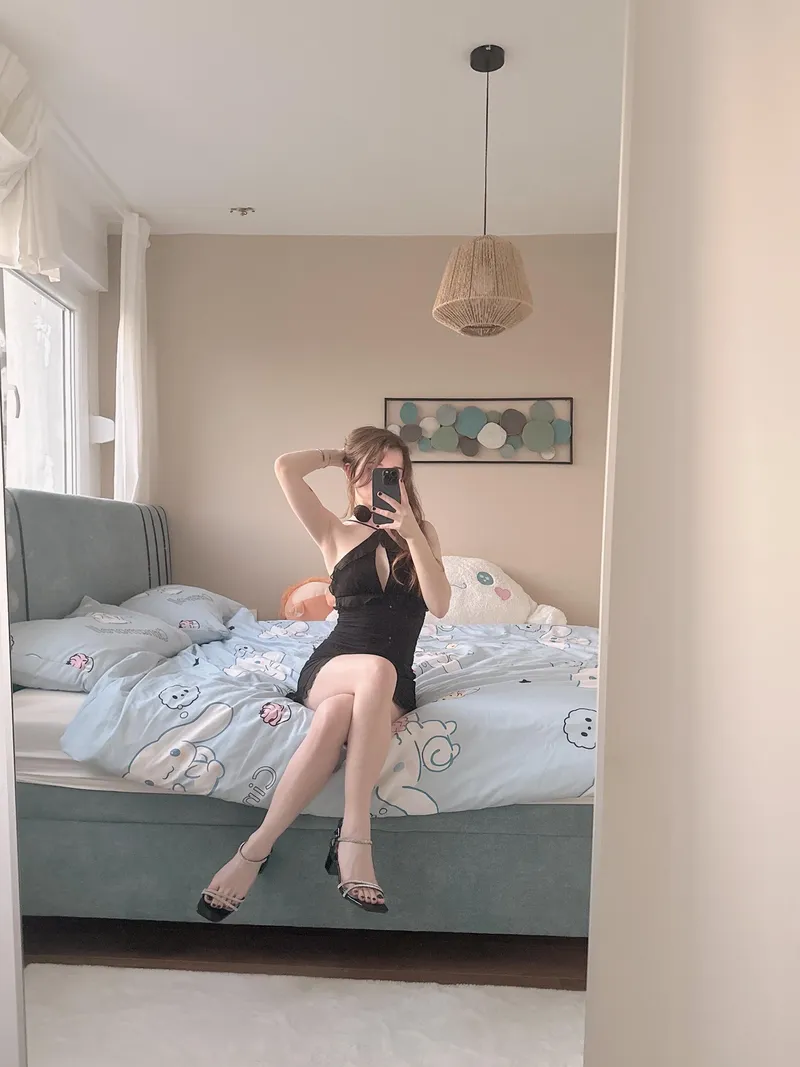 Thumbnail Too Hot to Handle: The Ultimate Temptation | elle_queenn | SexyButNotPorn