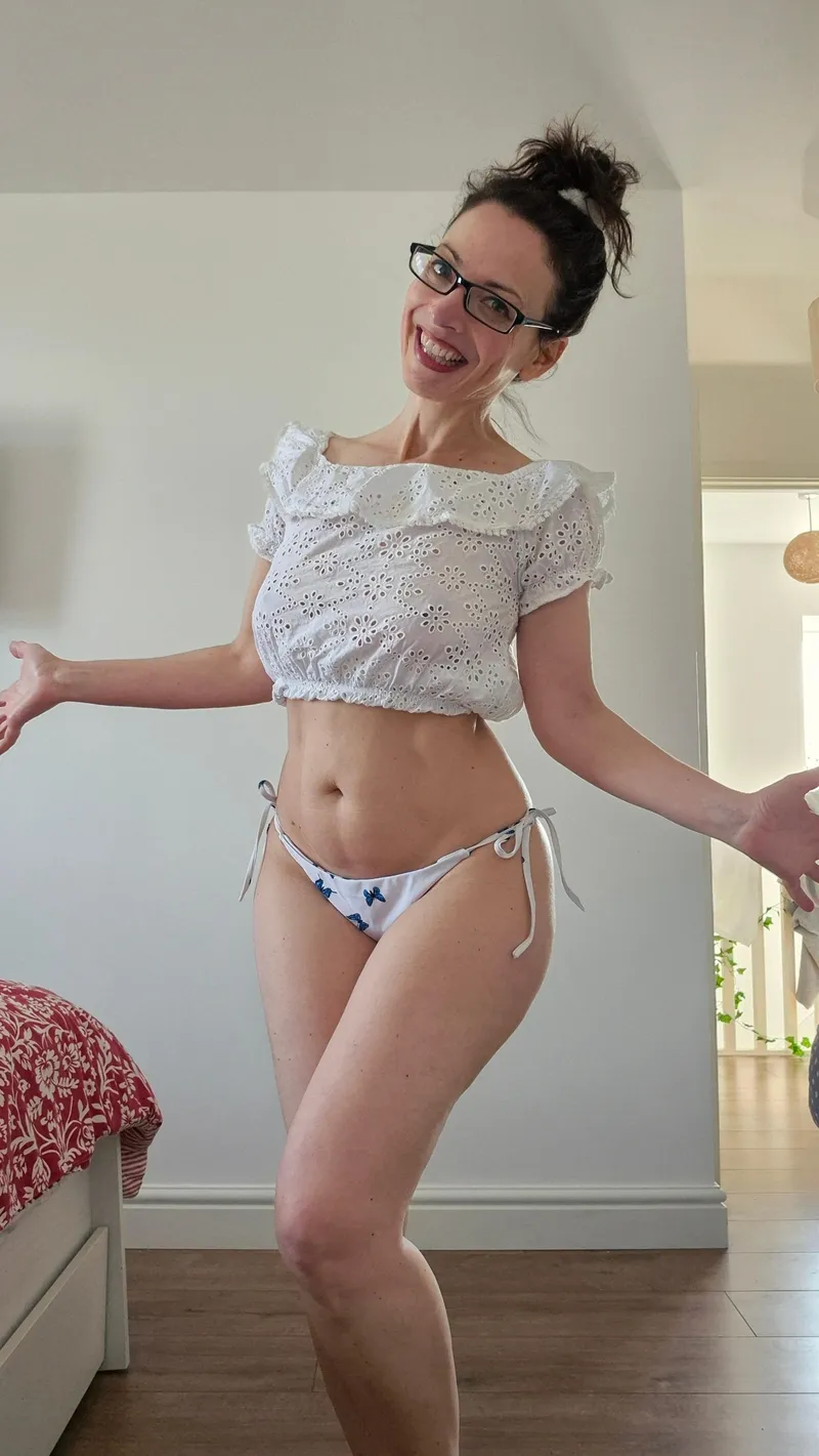Thumbnail Hotmilf_Rose: 51 y/o Curves and Butterfly Charm