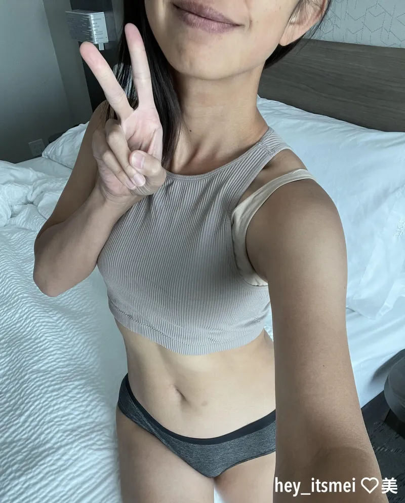 Thumbnail hey_itsmei Flaunts Crop Top Season in Full Swing for asiansgonemild