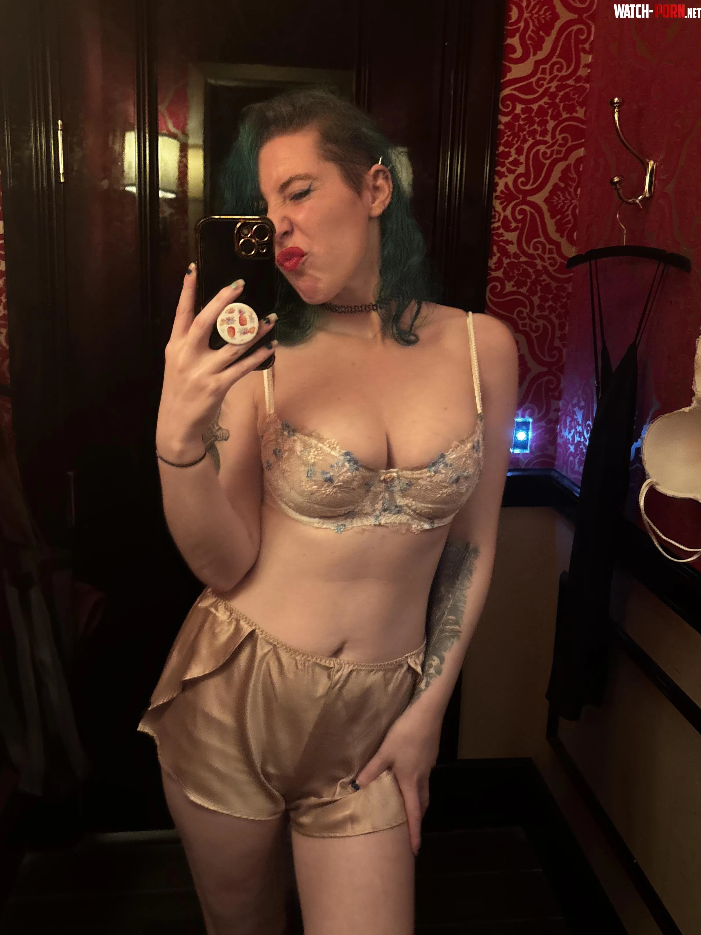 Silky lingerie by sirenskiss3