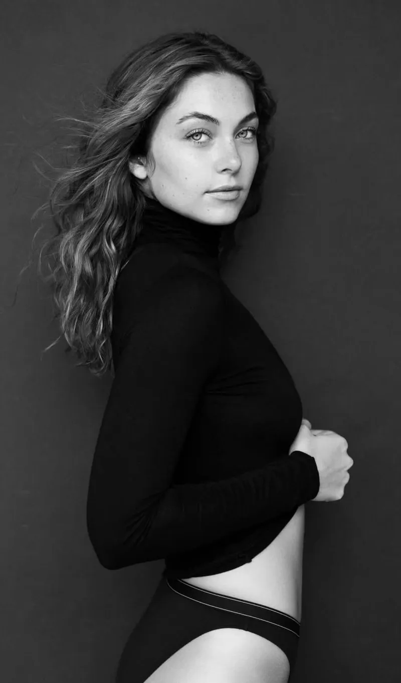 Thumbnail Sophie Sonnendecker: Capturing Hearts in the Modeling World