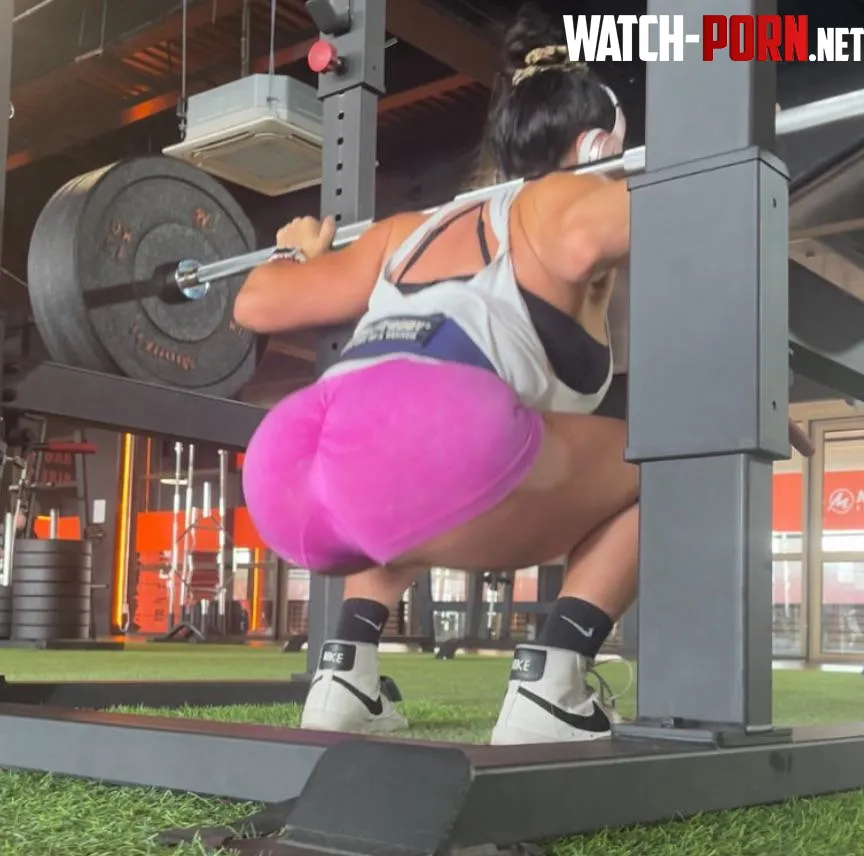 Deep squat by Cattefit