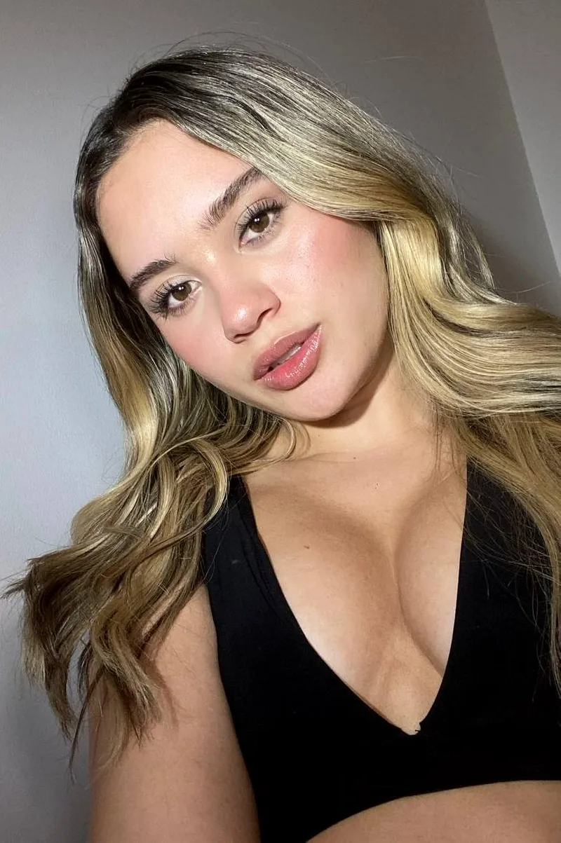 Thumbnail Diving into the World of Slutsofonlyfans with SabrinaZest41