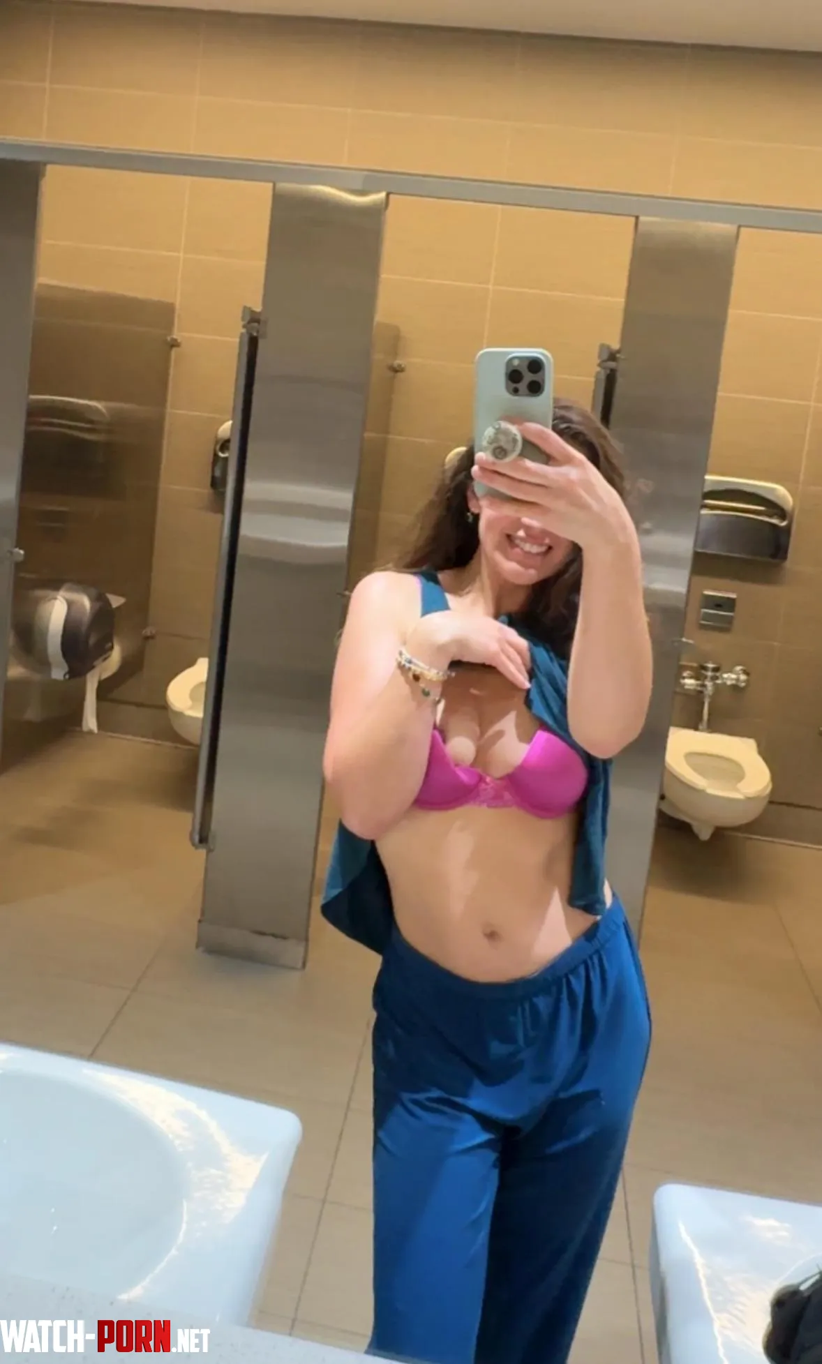 MILF on the go by CelesteMessFeet