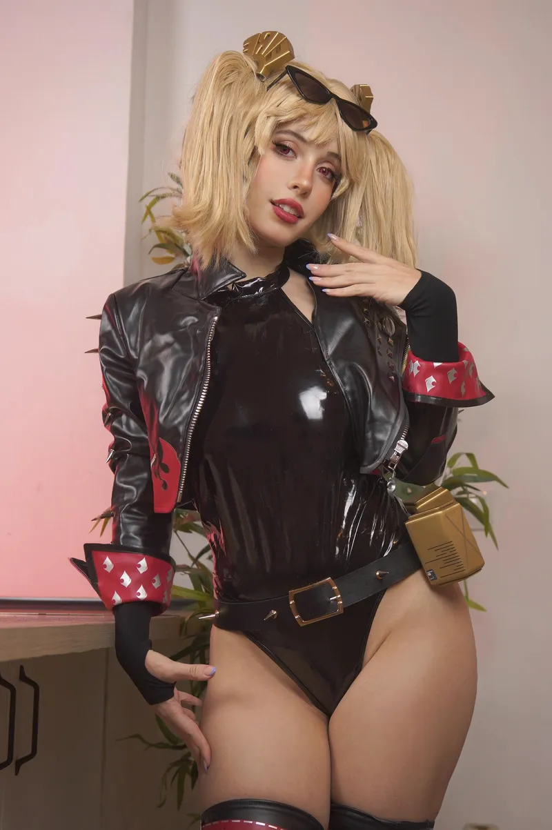 Thumbnail Burnice from ZZZ by Sumiire by sumirecosplay
