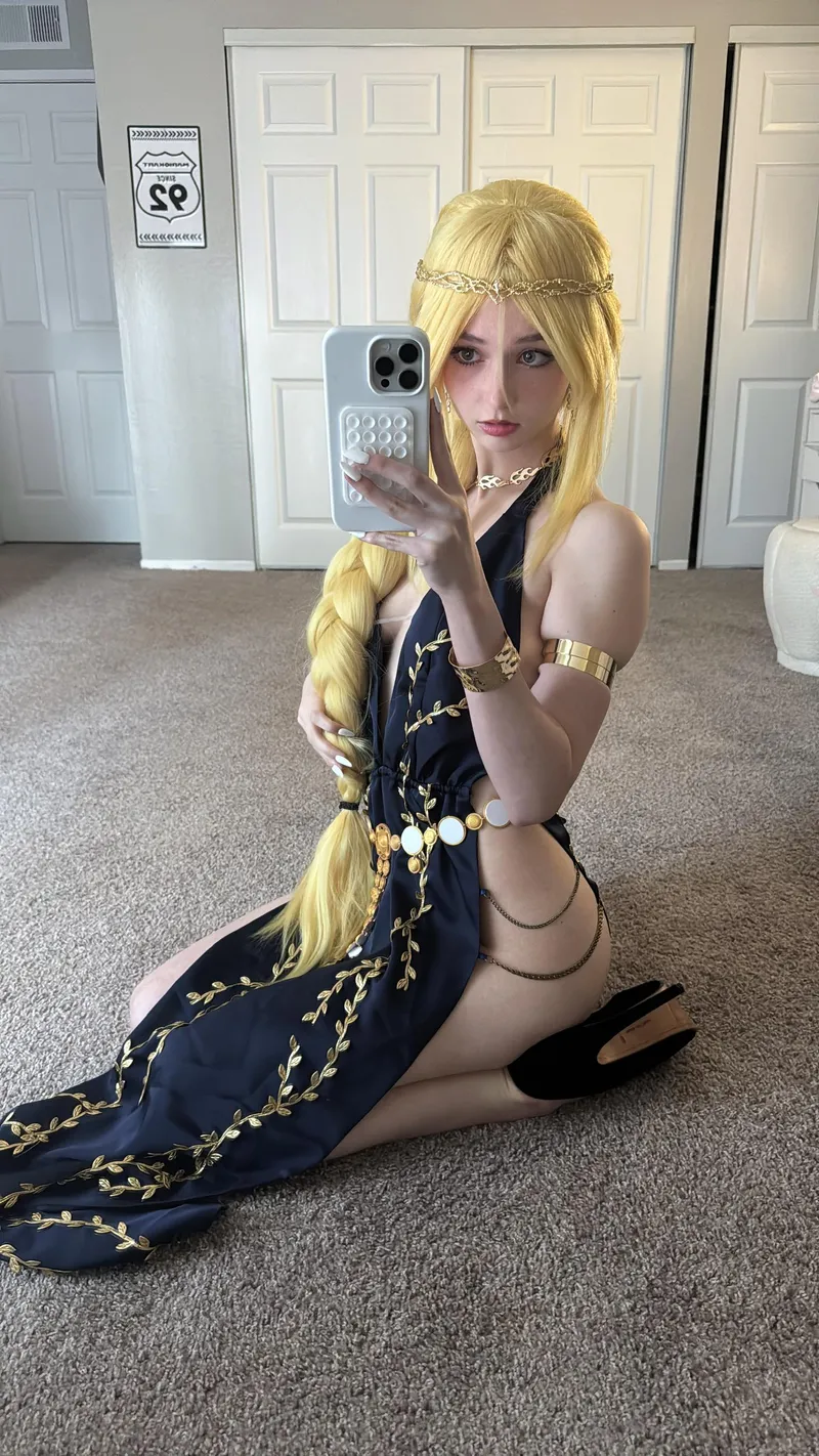Thumbnail CuriousRoad4678's Queen Marika Impersonation in Cosplay