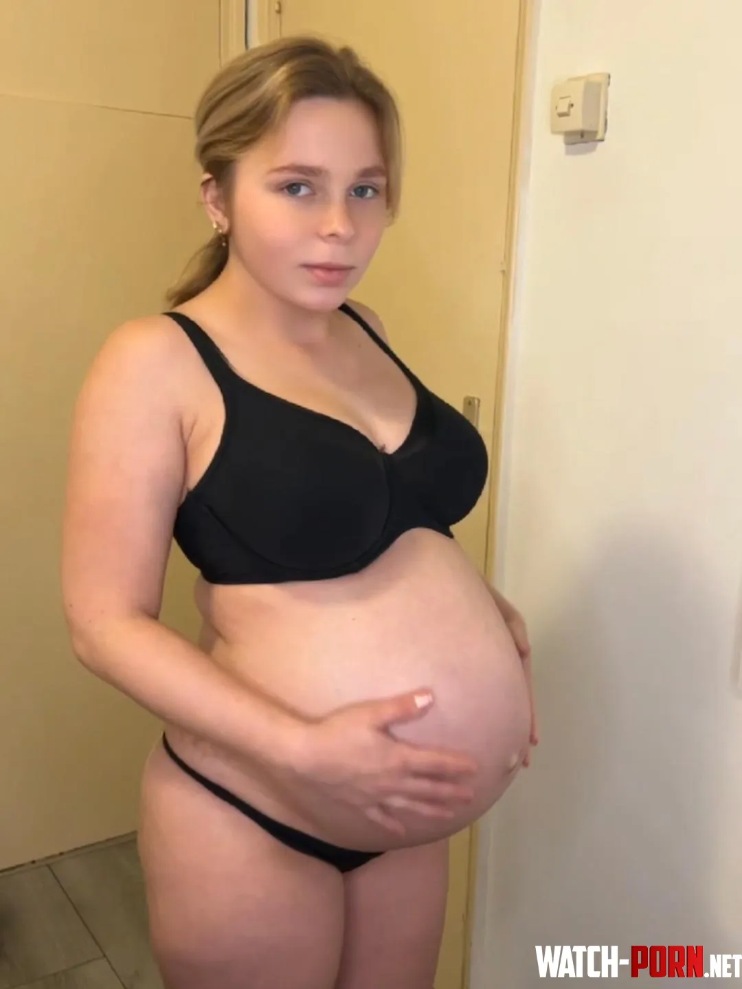 Pregnant at 19yo by pregnant_brandi
