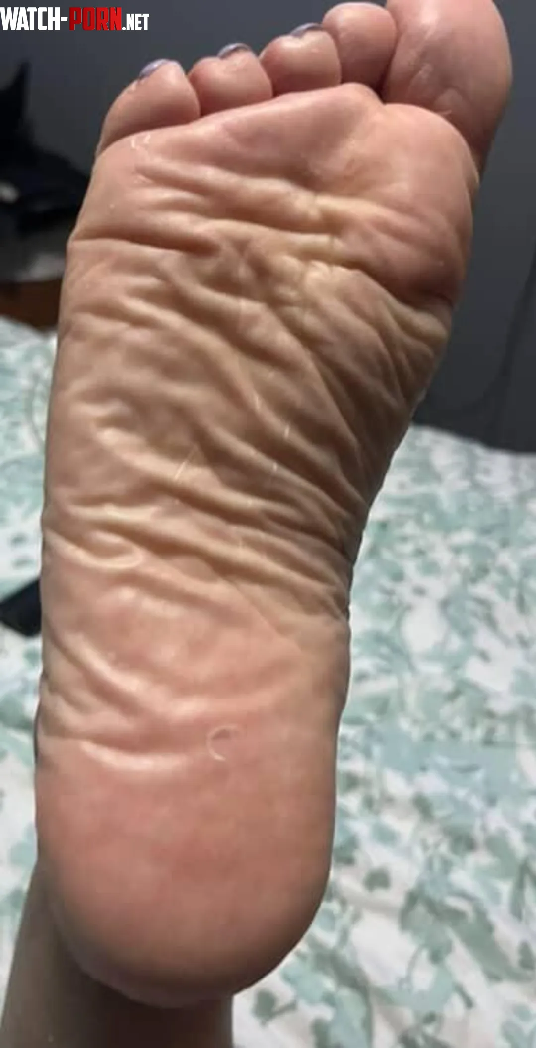 It's soles Sunday! Time to get these wrinkly feet worshipped. Would you do it by CatalinaBustamante