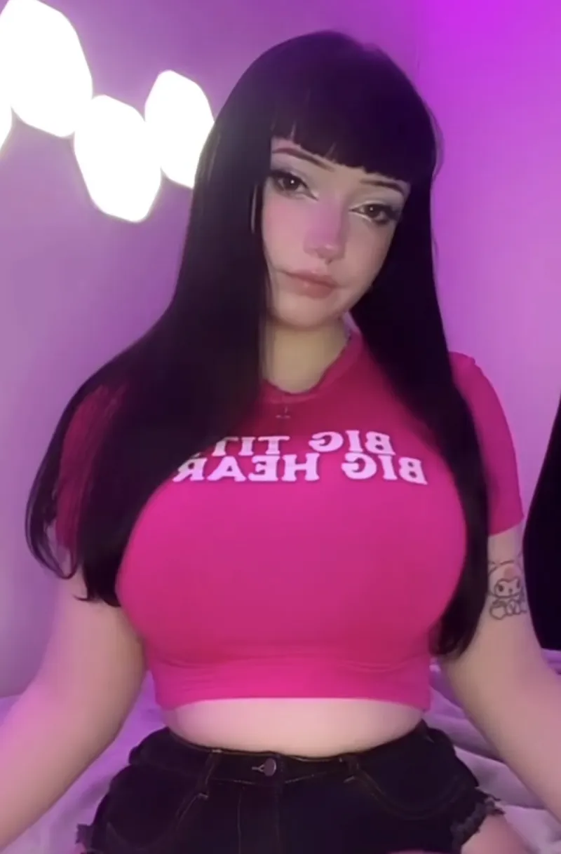 Thumbnail Revealing the Big Side of 2busty2hide - MyDeviantSideishere