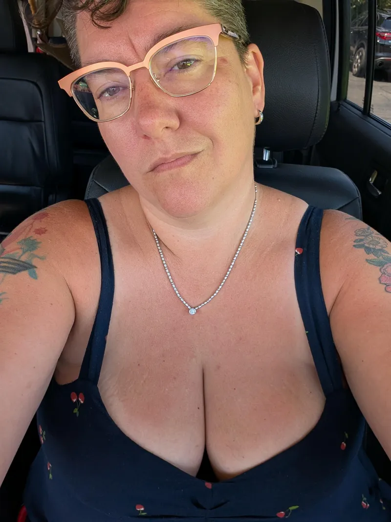 Thumbnail Date Distractions: Cleavage Drama by mmmRopes
