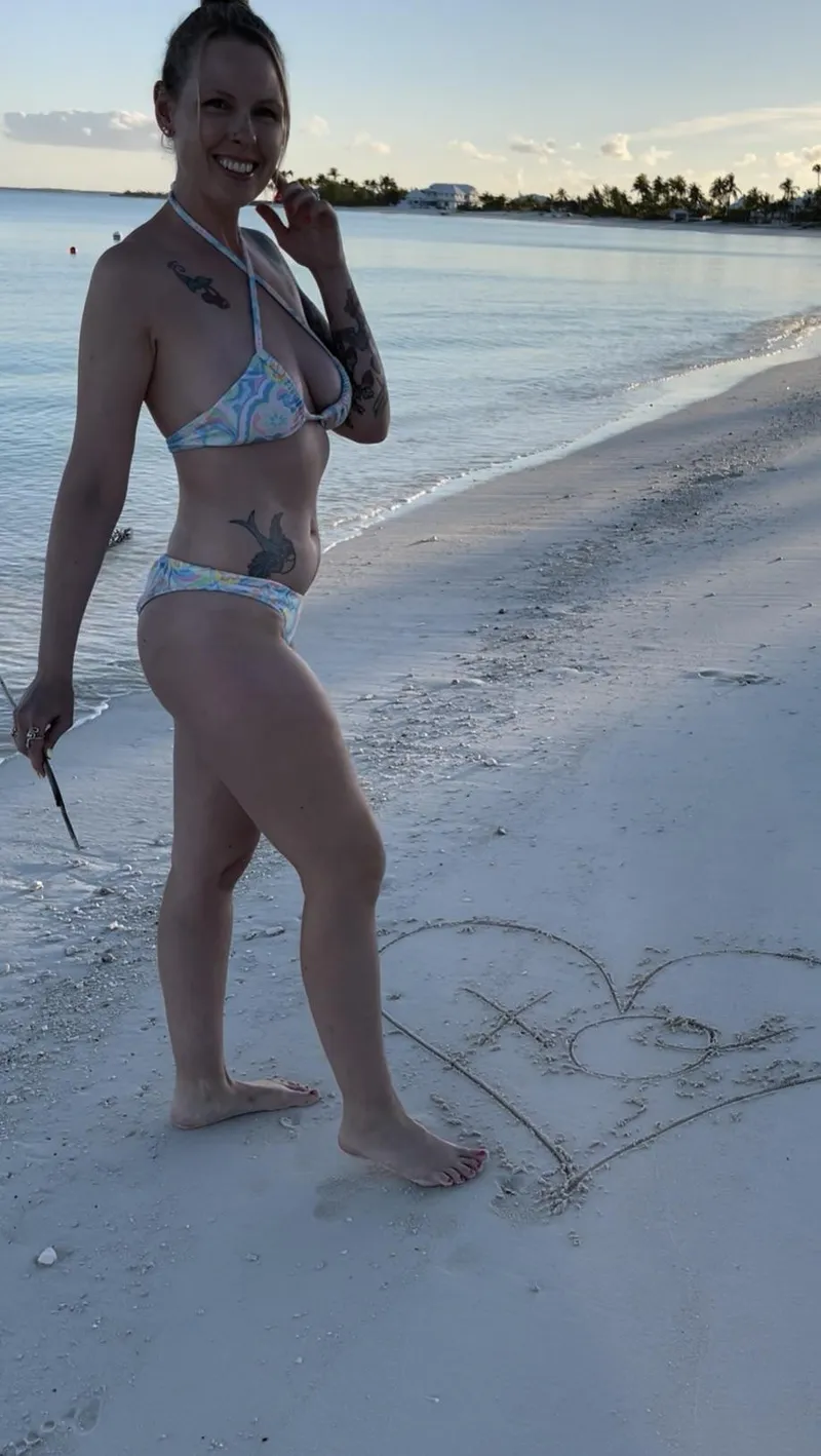 Thumbnail Writing in the Sand: 42/F's Aged Beauty Signature by iamSkylerXO