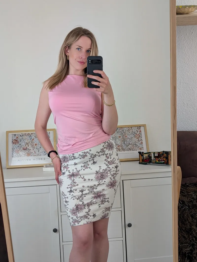 Thumbnail Elevate Your Day with naturalgirl_mel's New Pencilskirt Look