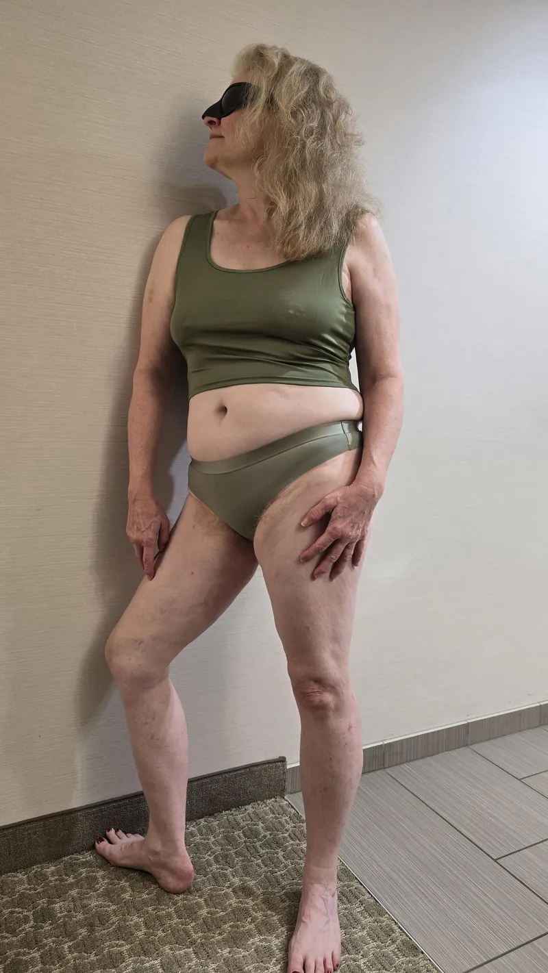 Thumbnail Olive Green & Blonde: A Stylish Combination | HannahOlsen2025 | maturewoman