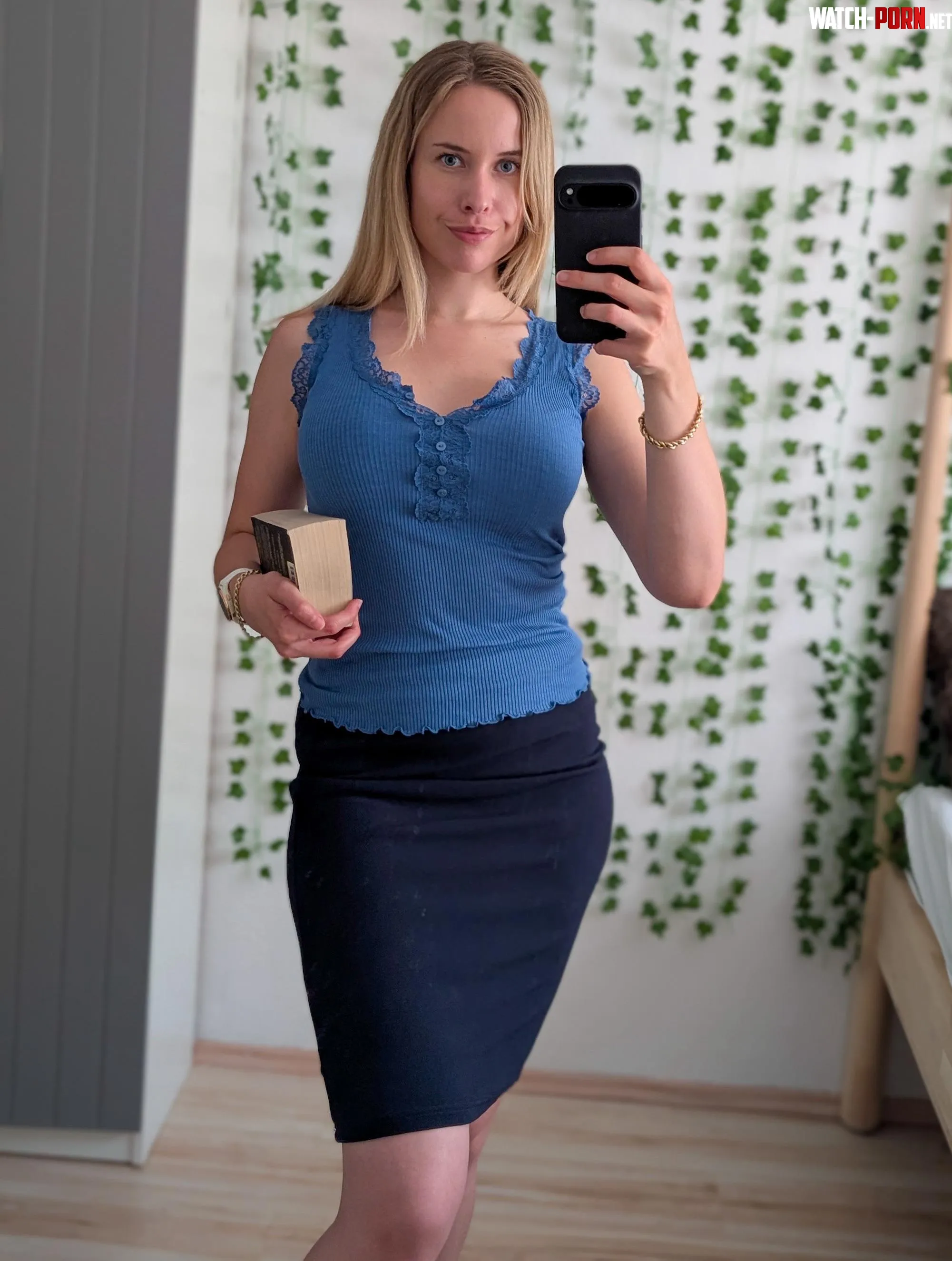 Librarian in blue pencilskirt and shirt by naturalgirl_mel