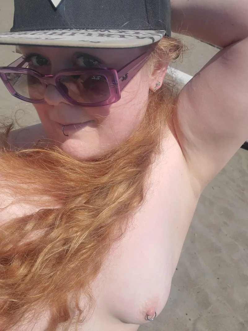 Thumbnail purezoetry's Beach Babe Adventure in ginger Category