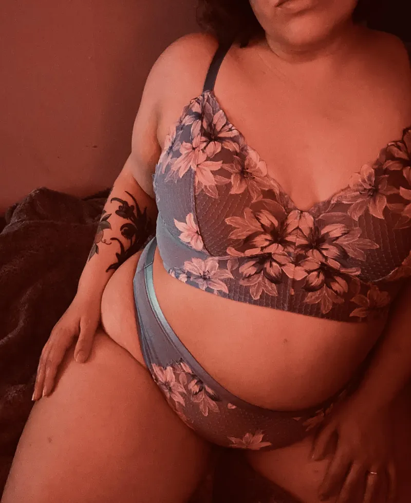 Thumbnail GoddessOfGlass: Shattering Instagram with Elegance