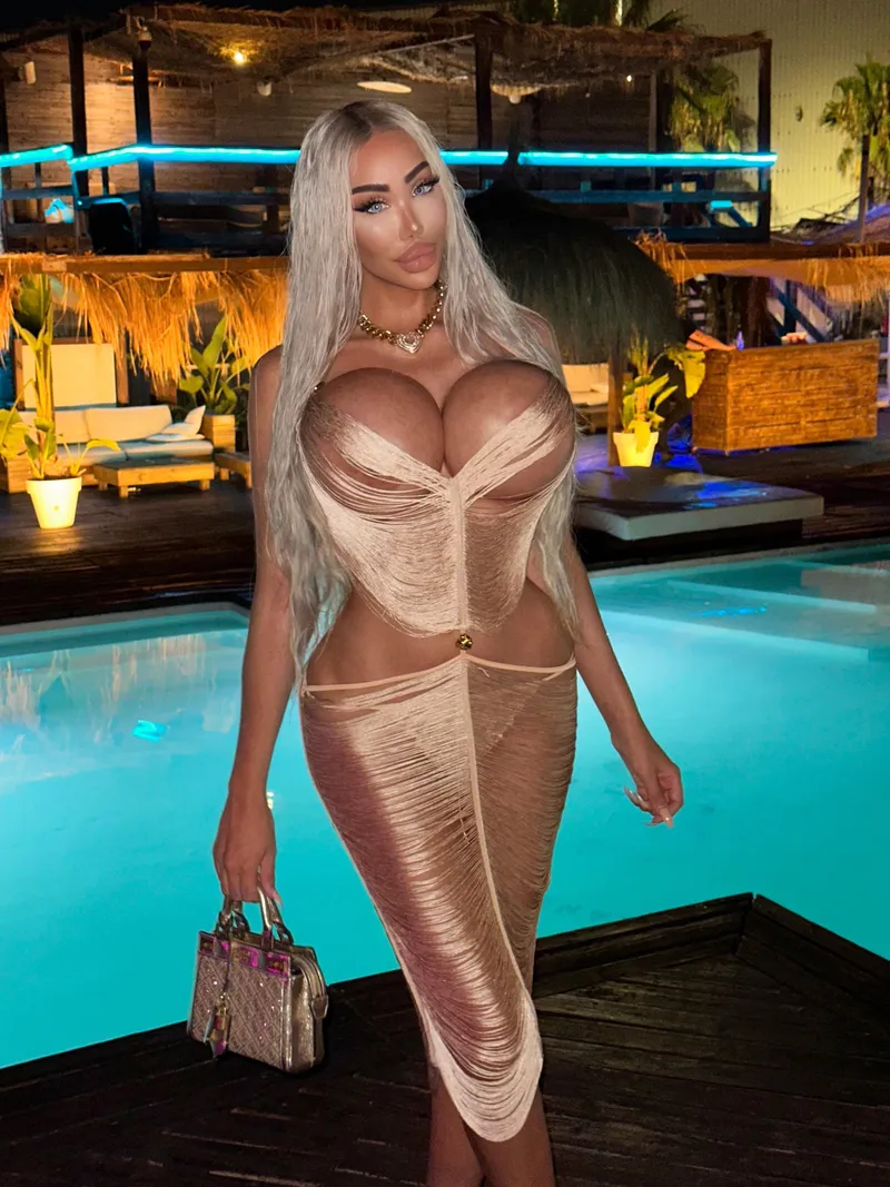 Thumbnail Meet Luxury_Plastic_Doll: Unveiling 'Hi I’m Luxury Doll'