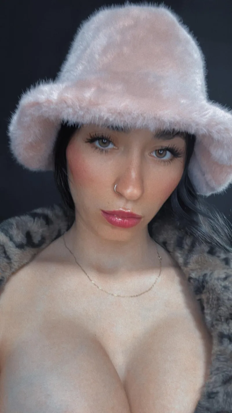 Thumbnail annita26's Alluring Profile on InstagramHotties