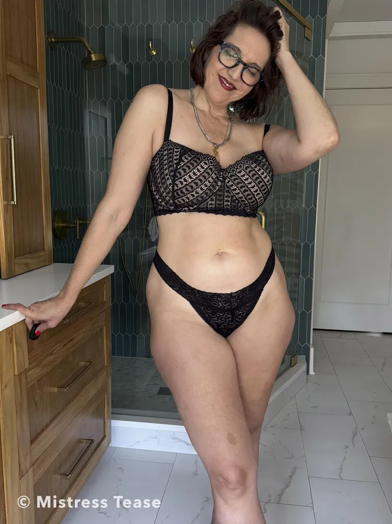 Thumbnail Thighs Out Thursday: Embracing the Curves with mstrssts