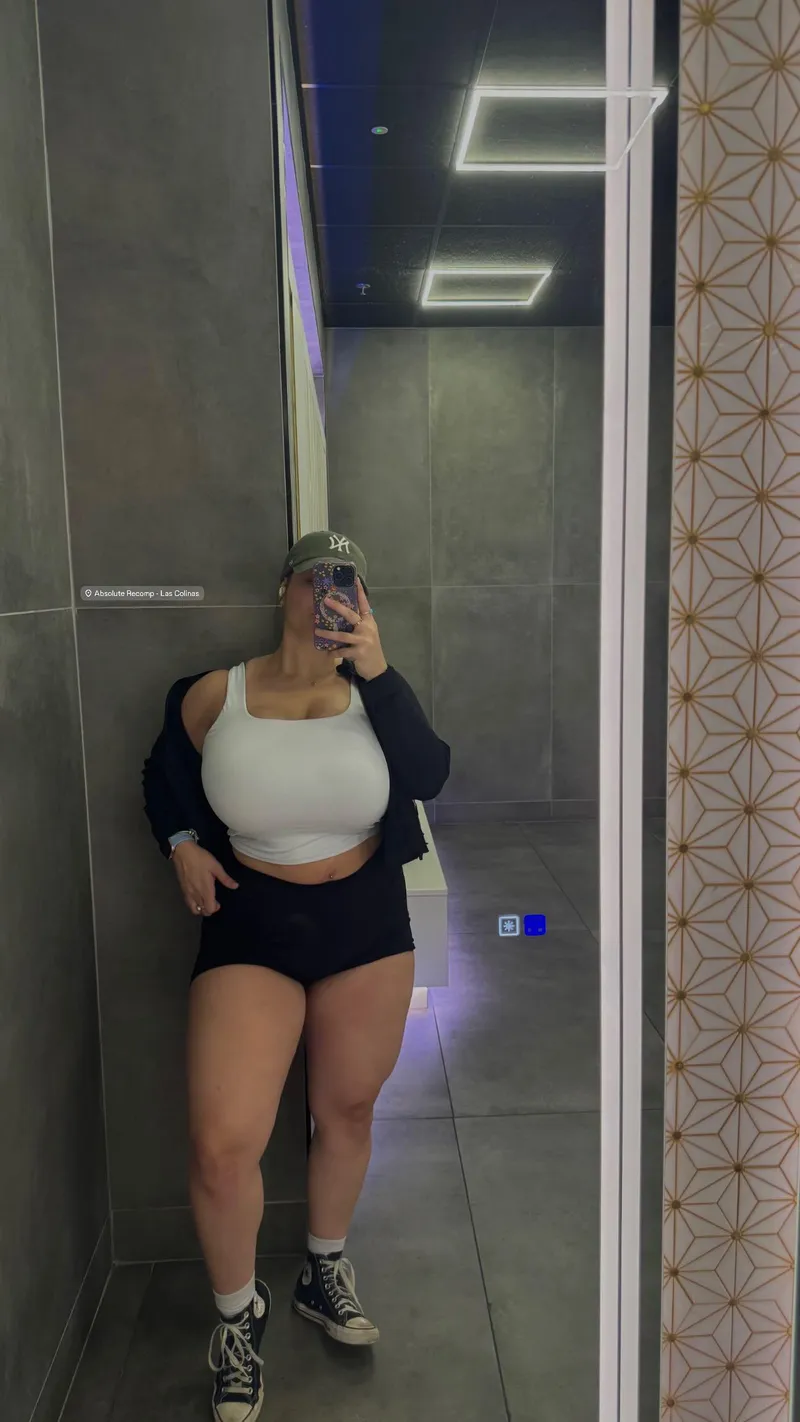 Thumbnail Fitness Enthusiasm: 7inchandme's Gym Experience in 2busty2hide