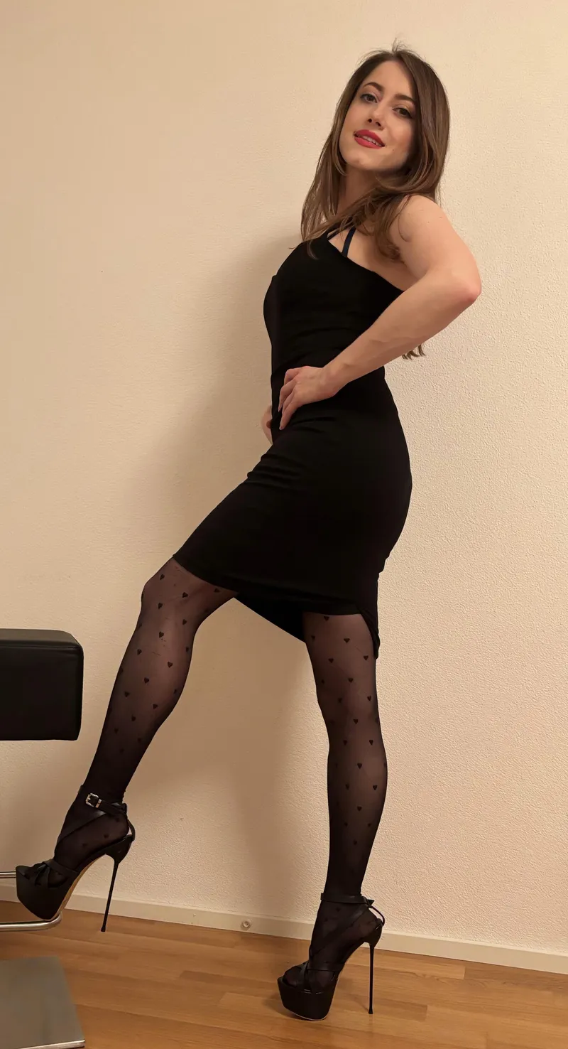 Thumbnail Love_illusion31's Stylish Stockings and Pencil Skirt Look