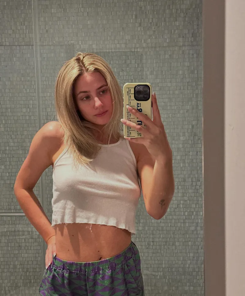 Thumbnail Lili Reinhart: A Star in the Spotlight | Cobrakai--neverdies