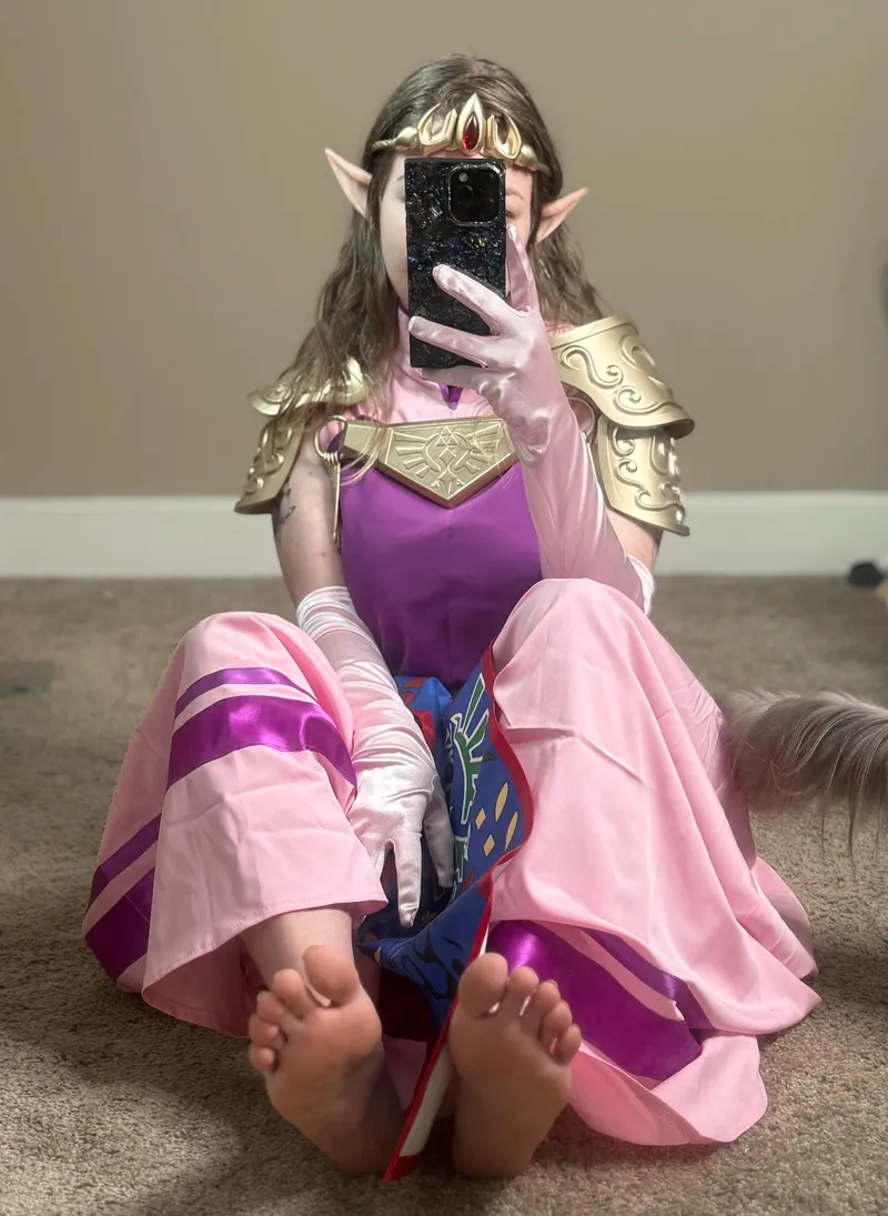 Thumbnail Indulging in Zelda's Soles by ragdolljuls