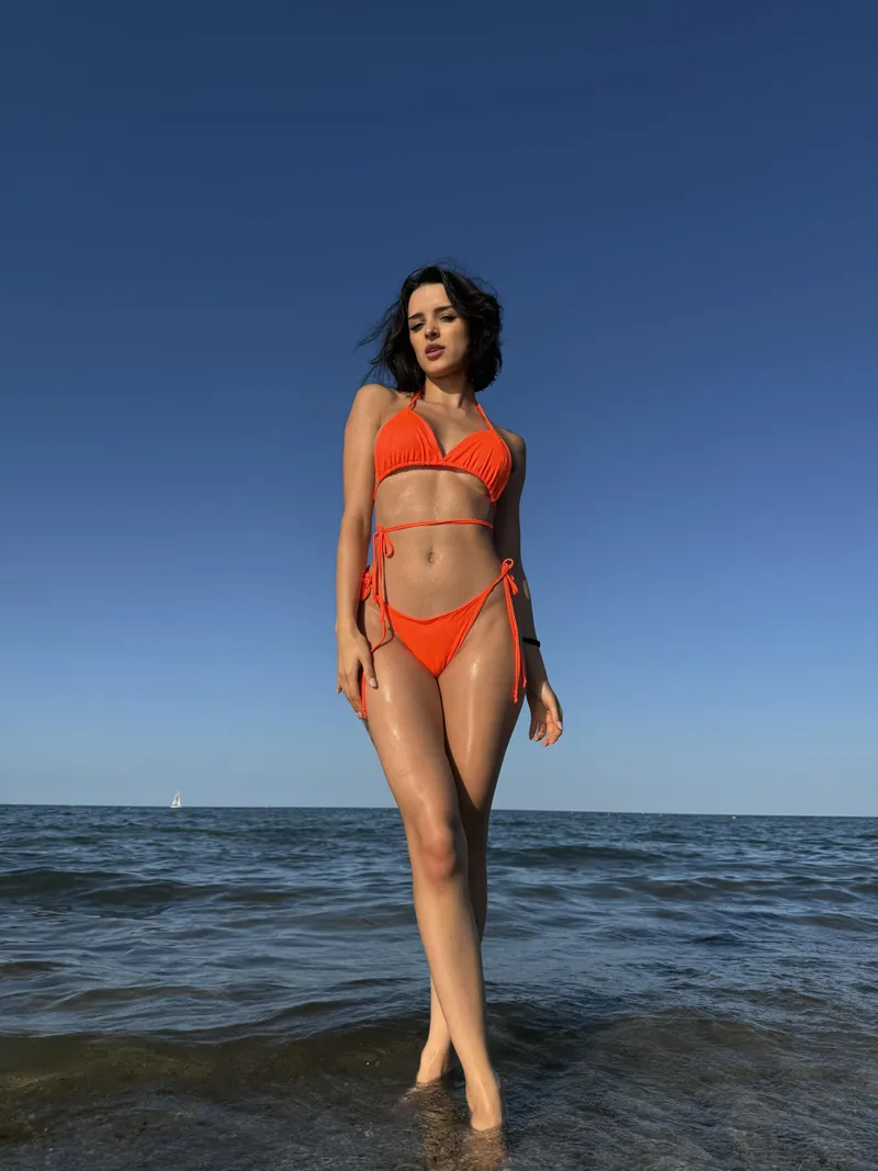 Thumbnail Embrace Crimson Vibes under the Sun with Loryhott | A Sensational Article