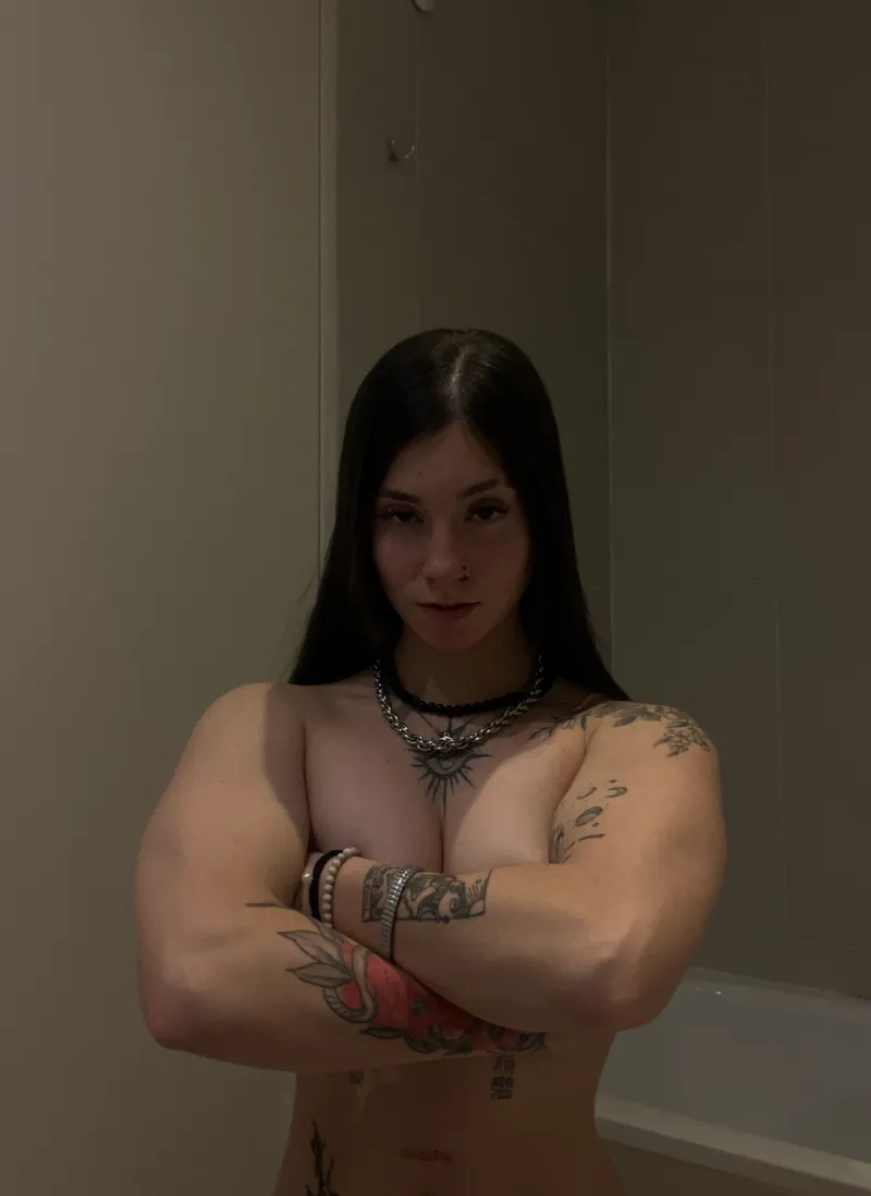 Thumbnail Good boys get to see mommy flex up close by WeakConsideration288
