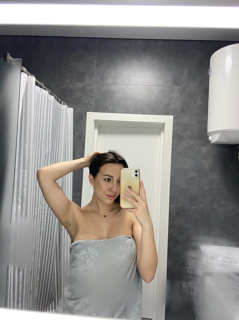 Thumbnail Sexy Glow After a Hot Shower by Nicollettalletta