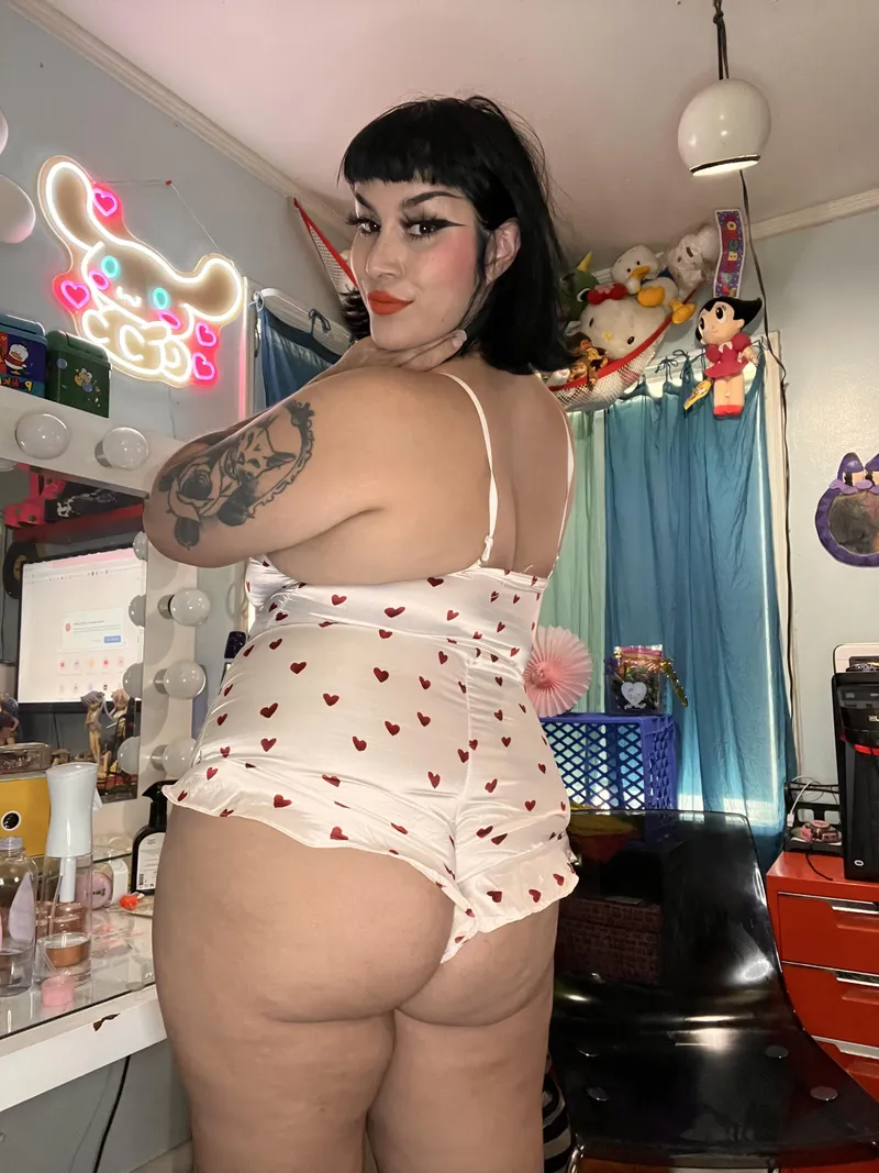 Thumbnail Barely Pulling Over My Ass: clownmilkerz's Fashion Struggle in Thick Category