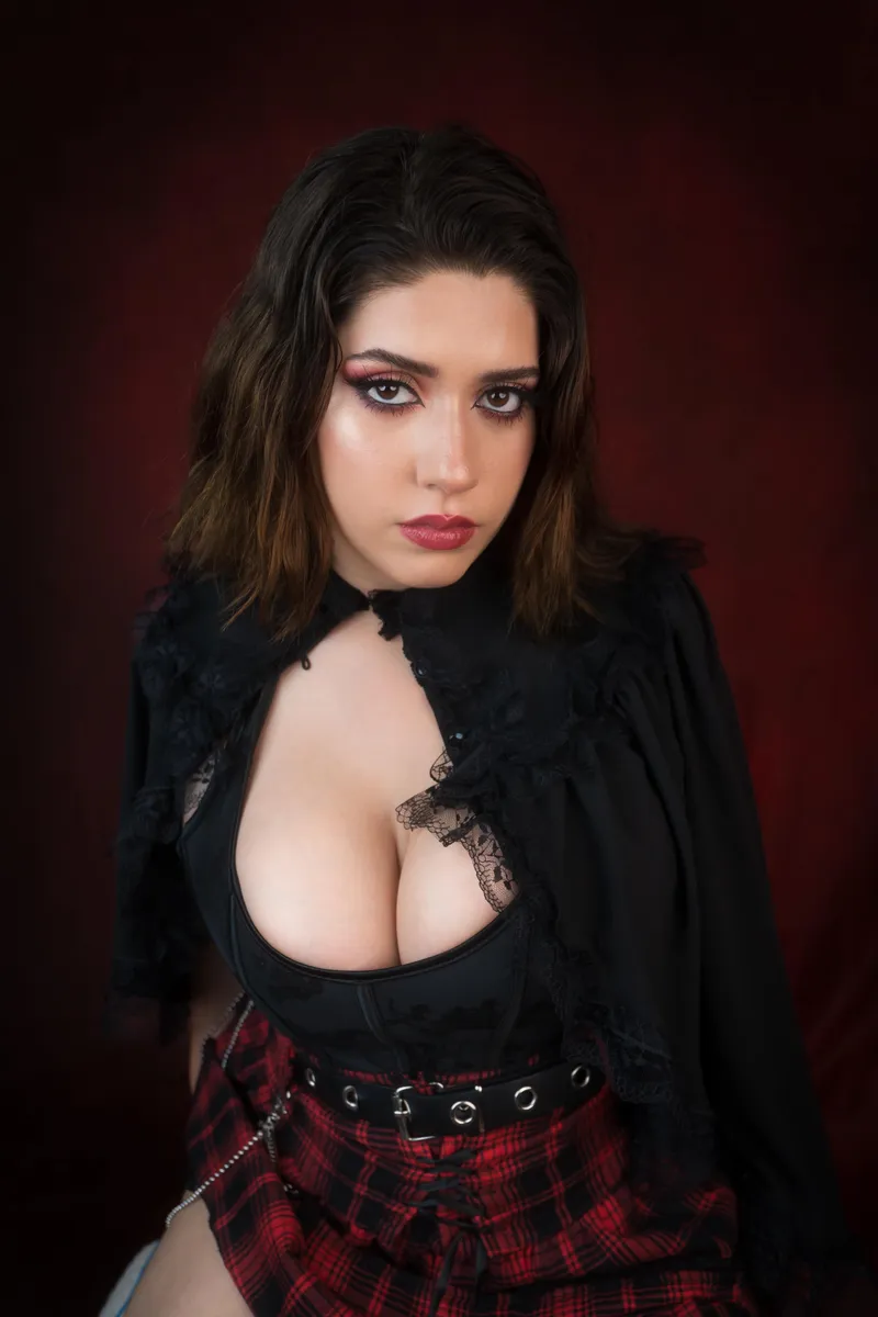 Thumbnail Mysterious Allure: Delving into Vampire Mommy | StyxHips