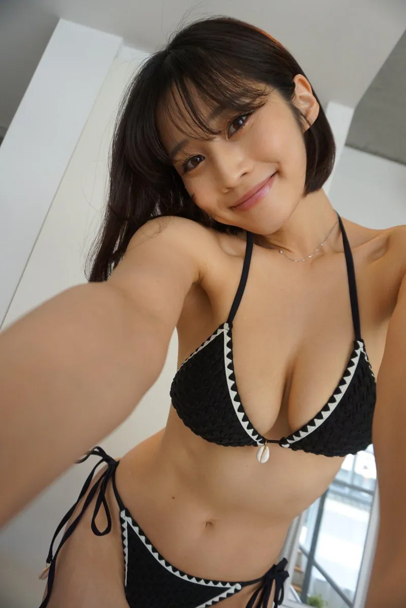 Thumbnail Rin Takahashi's Allure in the GravureGirls Universe