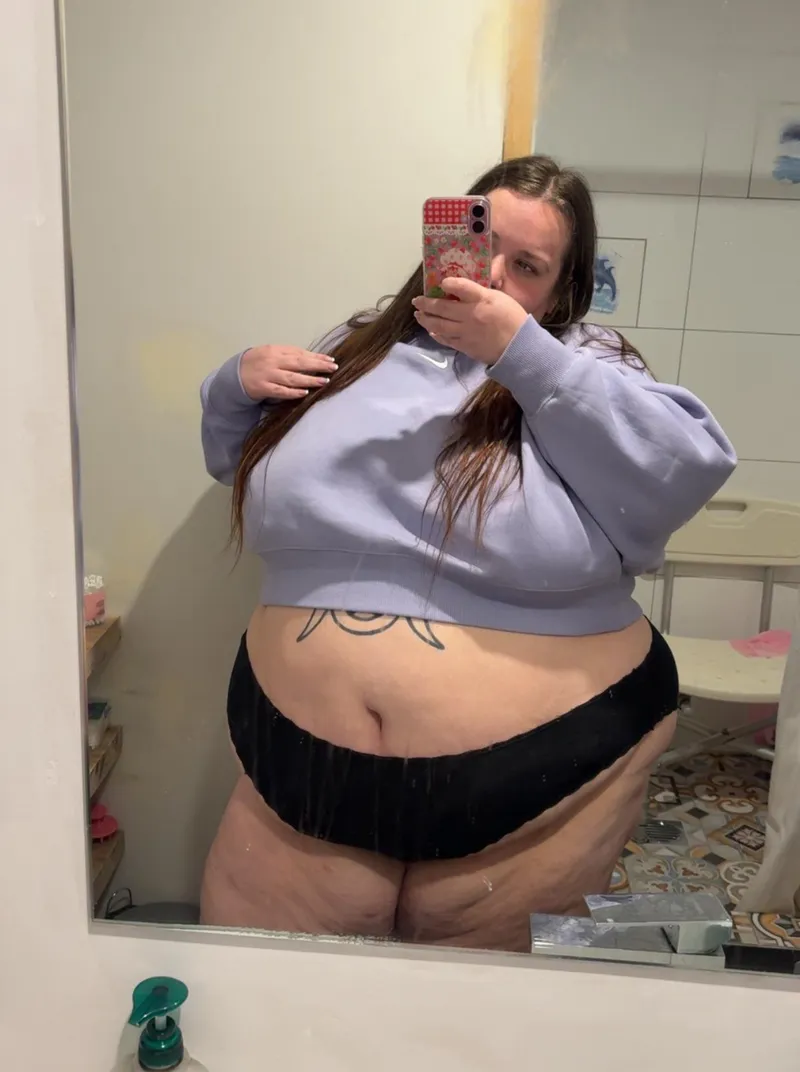Thumbnail Radiate Confidence: Journey with fatlilpiggg in the ssbbw Category