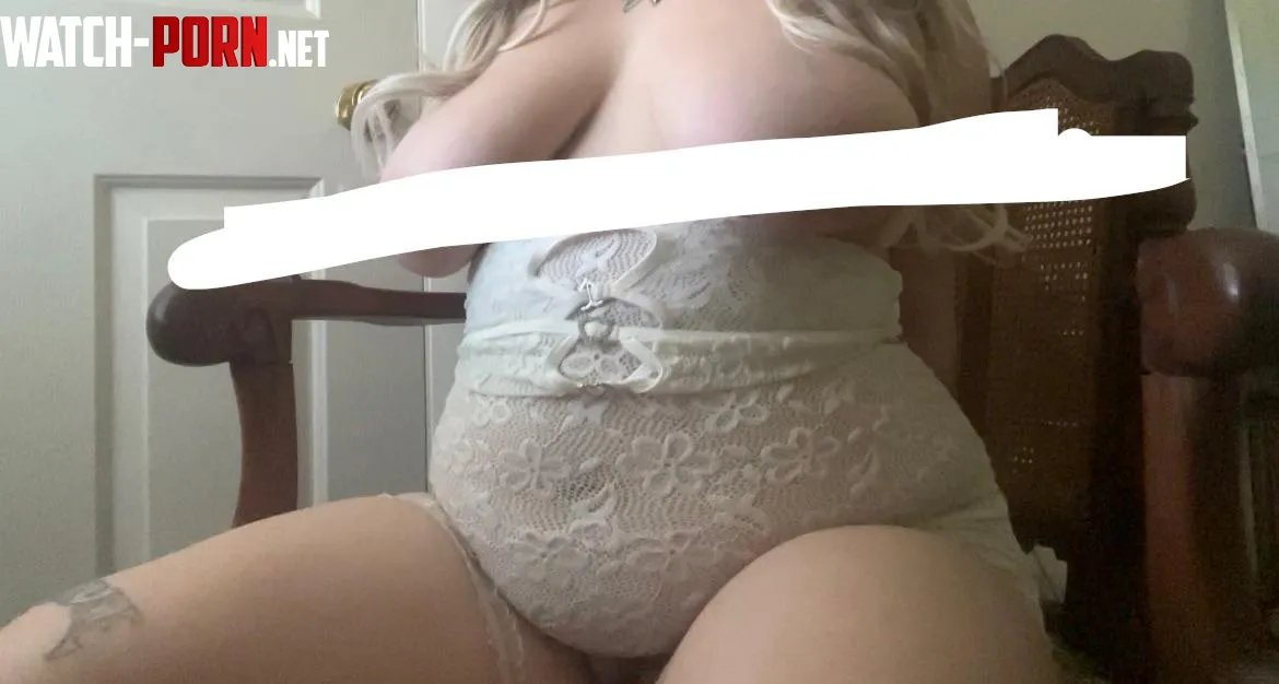 the type of body that demands attention by strawbunnimilkshake