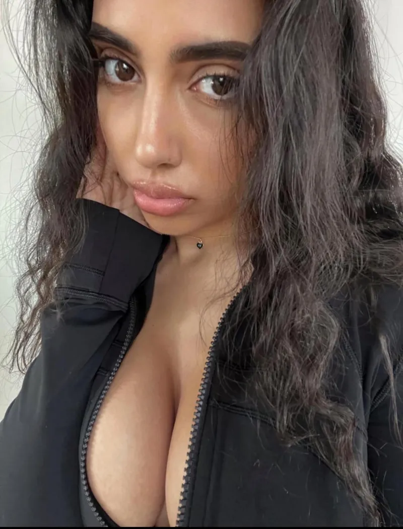 Thumbnail Discover the Sensual World of Ig @reetieatscake with dndprincesex