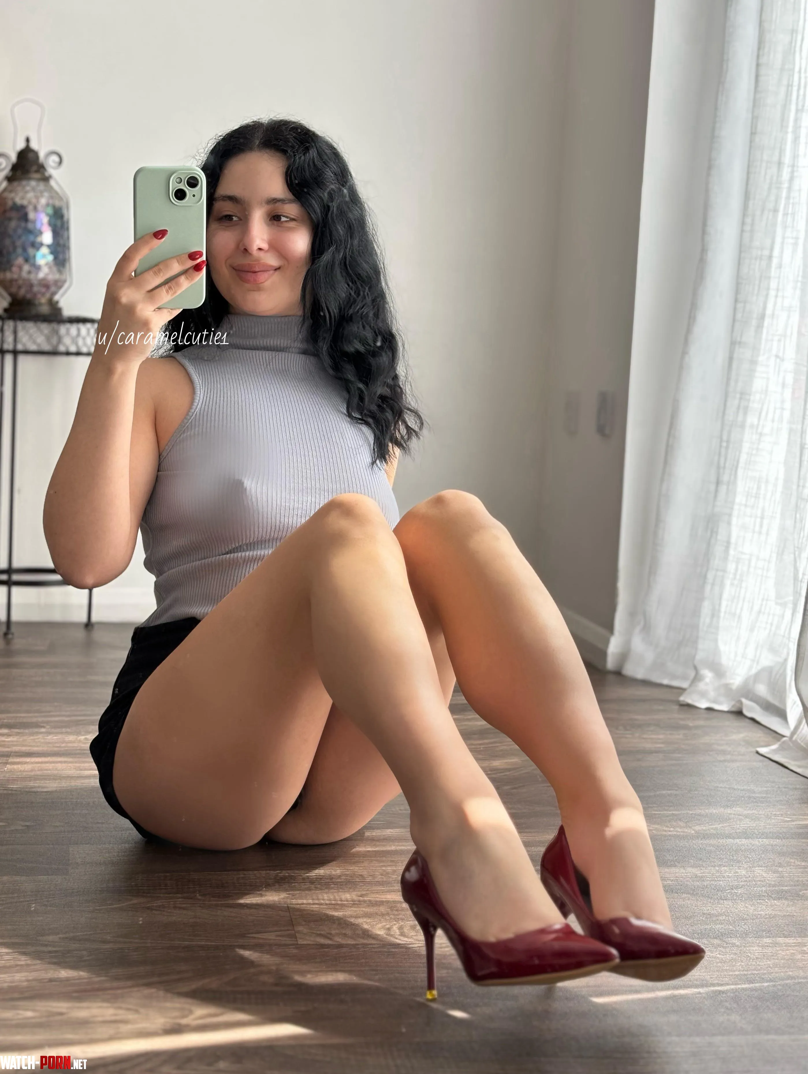 Bare legs and red heels are a winning combo by caramelcutie1